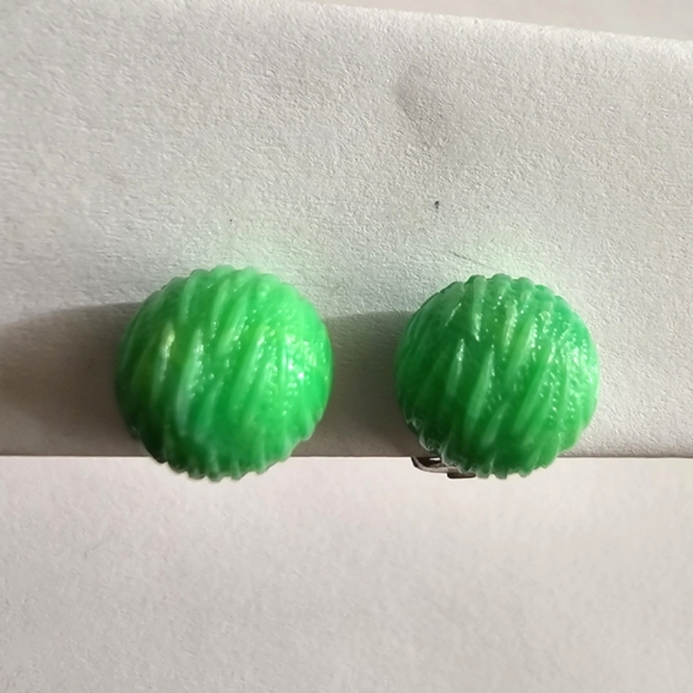 Vintage earrings green ball clip on silver tone plastic retro mod